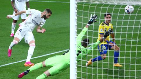 Karim Benzema scores for Real Madrid