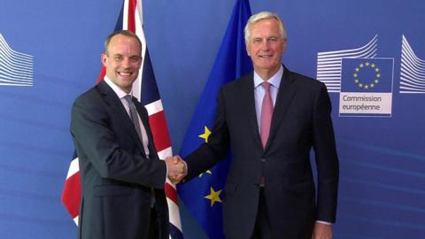 Dominic Raab (l) and Michel Barnier