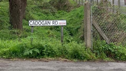 Cardogan Road street sign