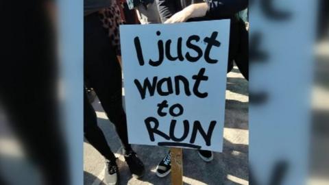 A sign saying I just want to run