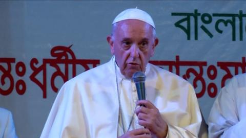 While meeting a group of Muslim Rohingya refugees, Pope Francis referred to them by name for the first time on his Asian visit.