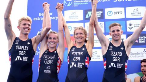 Max Stapley, Jessica Fullagar, Beth Potter and Barclay Izzard of Great Britian celebrate winning silver