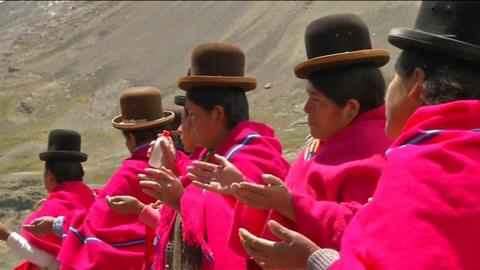 People praying