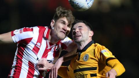 Padraig Amond, Casnewydd a Charlie Raglan, Cheltenham Town