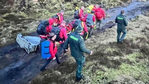Mountain rescue team help walker in Derbyshire