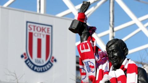 A general view of the Gordon Banks statue outside the bet365 Stadium