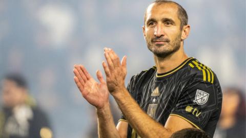 Giorgio Chiellini applauds fans