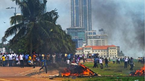 Demonstrators and government supporters clash outside the President's office in Colombo on May 9, 2022.