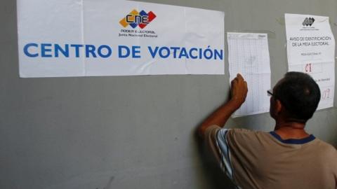 A voter at mayoral elections in Venezuela, 10 December 2017