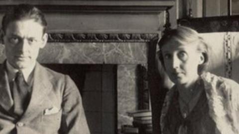 Virginia Woolf pictured with TS Eliot