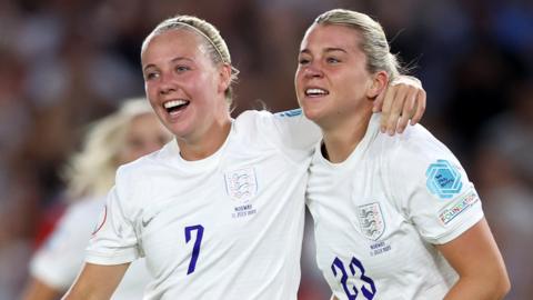 Beth Mead and Alessia Russo in action for England