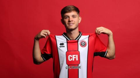 James McAtee in Sheffield United kit