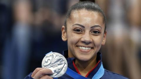 Becky Downie with her silver medal at the 2019 world championships