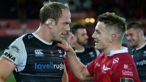 Alun Wyn Jones a Jonathan Davies