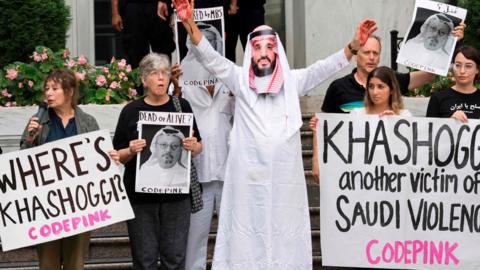 Demonstrators protest outside the Saudi embassy in Washington DC, 8 October 2018