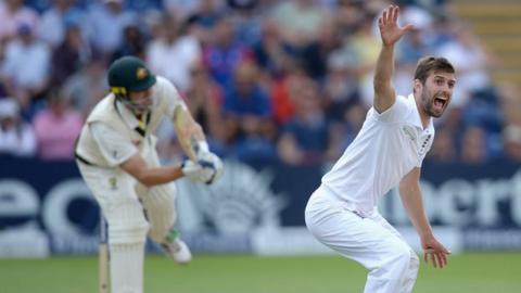 Mark Wood dismisses Shane Watson