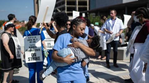 Kaiser Permanente worker