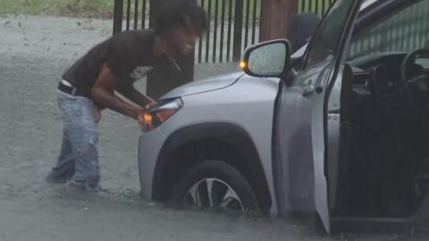 Driver tries to move car among flash flood in New Orleans