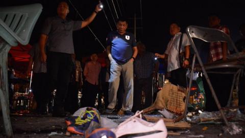 President Rodrigo Duterte (C) inspecting site of an explosion in Davao city, Philippines