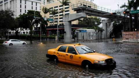 Cars on flooded streets of Miami, Florida. Photo: 9 November 2020