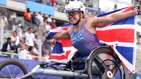 Hannah Cockroft celebrates a win at last year's World Para Athletics Championships in Paris