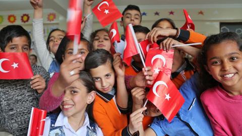 Syrian children in their Turkish class