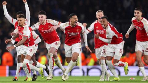 Arsenal players celebrate