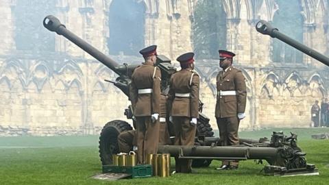 Gun salute in York