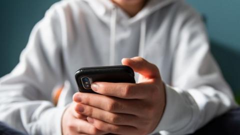 Child with smartphone