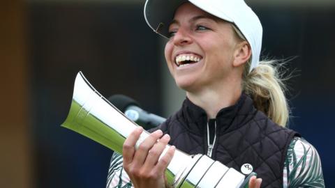 Sophia Popov with Women's Open trophy