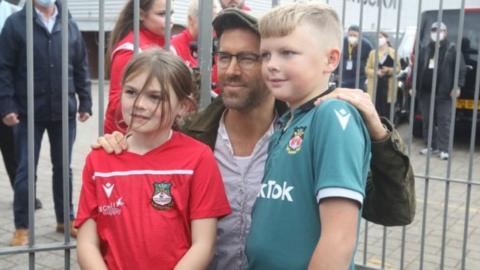 Fans and Ryan Reynolds