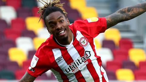 Ivan Toney celebrates scoring a goal for Brentford