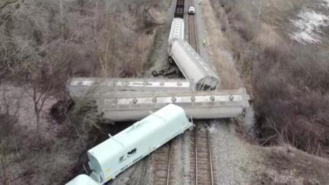 Train derails in Van Buren Township
