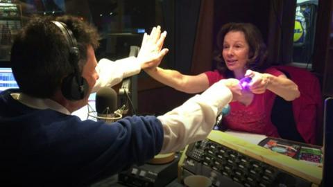 Mark Devenport and Dr Liz Conlon hold hands in Physics experiment