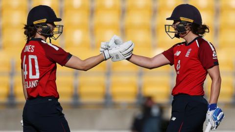 Amy Jones and Nat Sciver