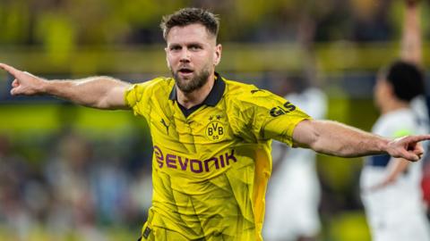Niclas Fullkrug celebrates for Borussia Dortmund