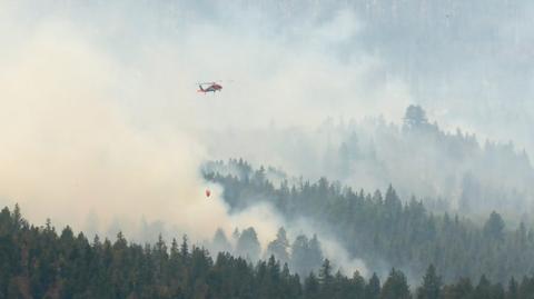 Helicopter dropping water on Utah wildfire