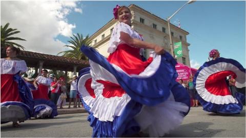 Hispanic voters are key to both parties' chances in Florida in the US mid-term elections.