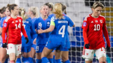 Jess Fishlock shows her disappointment as Iceland celebrate