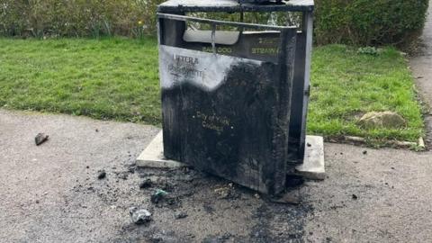 Bin set on fire in Tang Hall