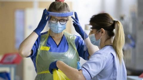 Nurses wearing PPE