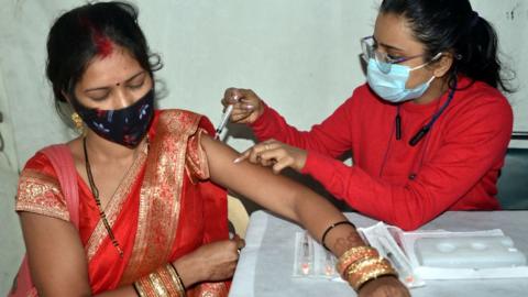 traveller given vaccine at station in delhi