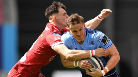 Scarlets' Tom Rogers and Cardiff's Hallam Amos