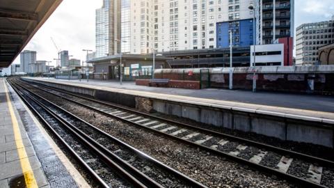 Cardiff Queen St station