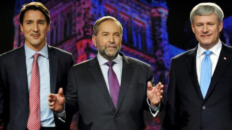 Liberal leader Justin Trudeau (L), NDP leader Thomas Mulcair (C) and Progressive Conservative leader Stephen Harper pose for a photo opportunity prior to the beginning of the Globe and Mail Leaders Debate in Calgary, Alberta September 17, 2015