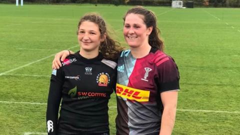 Flo Robinson in Exeter kit and Emily Robinson in Harlequins kit