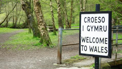 Bilingual sign: Welcome to Wales