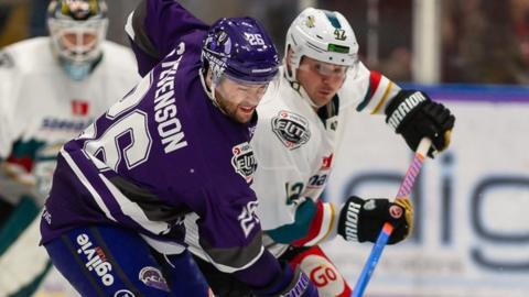 Belfast Giants and Glasgow Clan in action