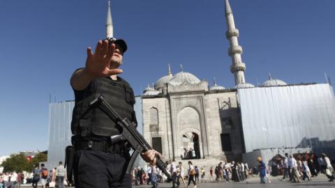 Turkish police guarding area in front of Eminonu Mosque in Istanbul, 21 Jul 16