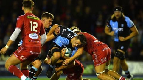 Scarlets v Caerdydd